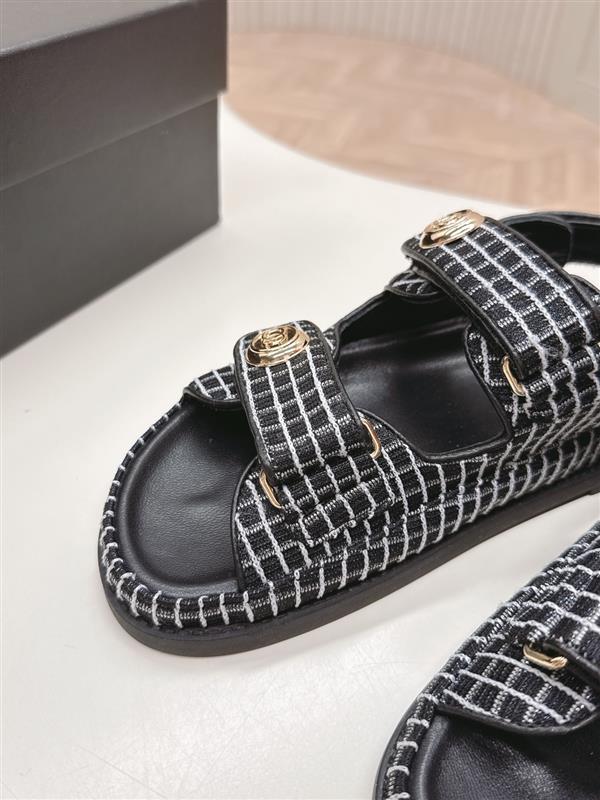 2025112818443875 280